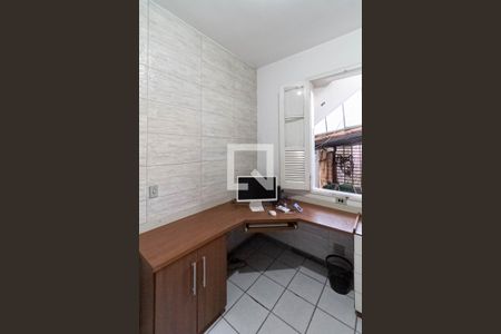 Casa à venda com 360m², 4 quartos e 2 vagas Casa à venda com 360m², 4 quartos e 2 vagasEscritório