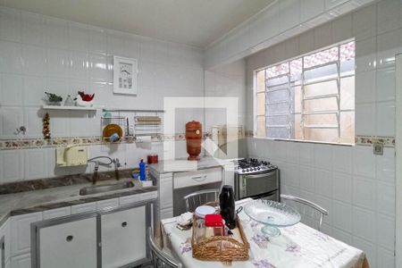 Casa à venda com 360m², 4 quartos e 2 vagas Casa à venda com 360m², 4 quartos e 2 vagasCozinha