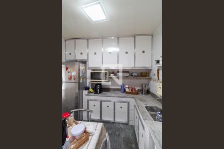 Casa à venda com 360m², 4 quartos e 2 vagas Casa à venda com 360m², 4 quartos e 2 vagasCozinha