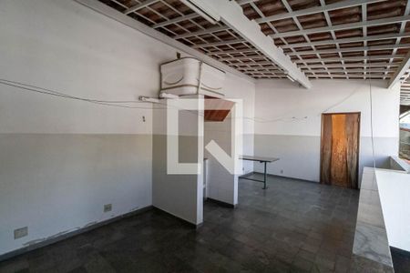 Casa à venda com 360m², 4 quartos e 2 vagas Casa à venda com 360m², 4 quartos e 2 vagasTerraço