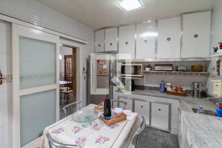 Casa à venda com 360m², 4 quartos e 2 vagas Casa à venda com 360m², 4 quartos e 2 vagasCozinha