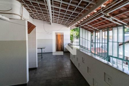 Casa à venda com 360m², 4 quartos e 2 vagas Casa à venda com 360m², 4 quartos e 2 vagasTerraço