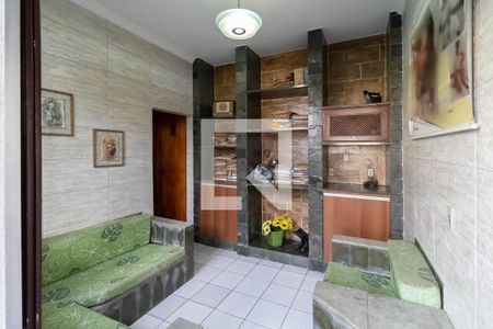 Casa à venda com 360m², 4 quartos e 2 vagas Casa à venda com 360m², 4 quartos e 2 vagasCasa externa - Sala