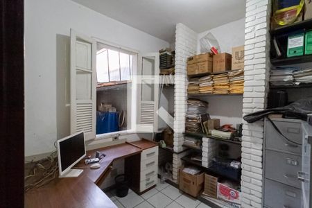 Casa à venda com 360m², 4 quartos e 2 vagas Casa à venda com 360m², 4 quartos e 2 vagasEscritório