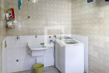 Casa à venda com 360m², 4 quartos e 2 vagas Casa à venda com 360m², 4 quartos e 2 vagasLavanderia
