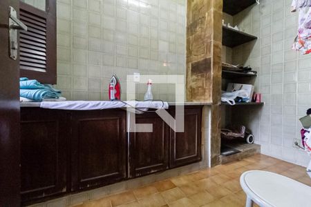 Casa à venda com 360m², 4 quartos e 2 vagas Casa à venda com 360m², 4 quartos e 2 vagasLavanderia