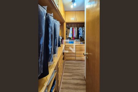 Apartamento à venda com 185m², 4 quartos e 3 vagas Apartamento à venda com 185m², 4 quartos e 3 vagasCloset da suíte