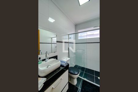 Casa à venda com 70m², 2 quartos e 2 vagasBanheiro da Suíte 2