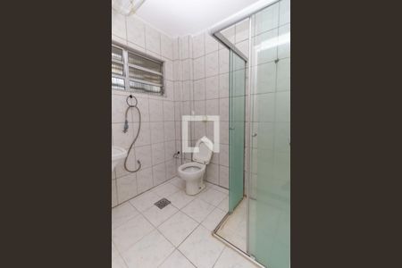 banheiro de kitnet/studio para alugar com 1 quarto, 32m² em Liberdade, São Paulo