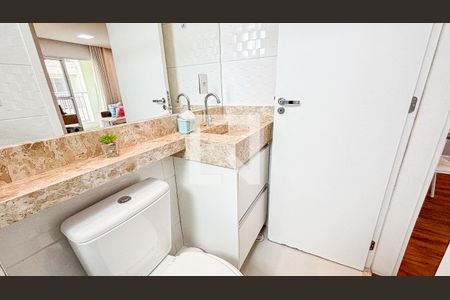 Apartamento à venda com 53m², 2 quartos e 1 vaga Apartamento à venda com 53m², 2 quartos e 1 vagaBanheiro