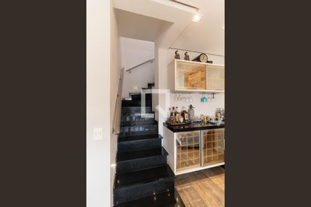 Apartamento para alugar com 241m², 3 quartos e 3 vagas Apartamento para alugar com 241m², 3 quartos e 3 vagasEscada