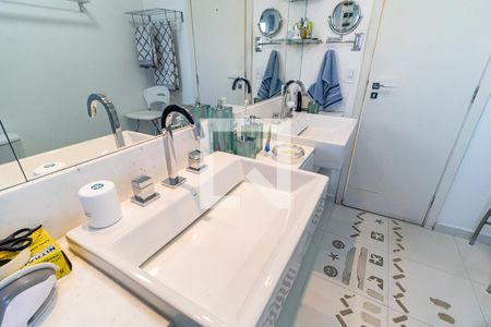 Apartamento para alugar com 241m², 3 quartos e 3 vagas Apartamento para alugar com 241m², 3 quartos e 3 vagasBanheiro 1 da Suíte 1