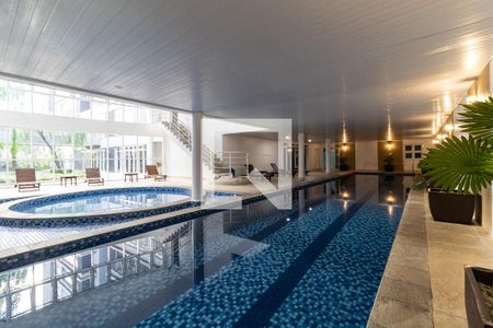 Apartamento para alugar com 241m², 3 quartos e 3 vagas Apartamento para alugar com 241m², 3 quartos e 3 vagasPiscina Coberta