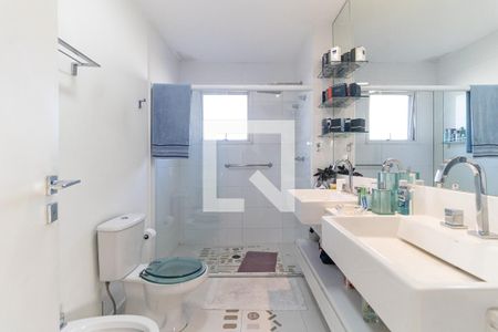 Apartamento para alugar com 241m², 3 quartos e 3 vagas Apartamento para alugar com 241m², 3 quartos e 3 vagasBanheiro 1 da Suíte 1