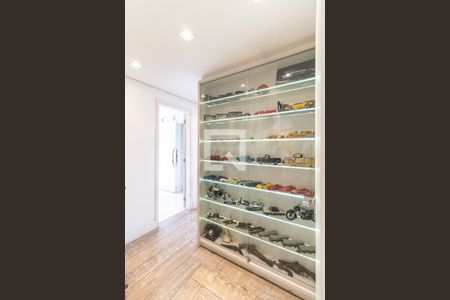 Apartamento para alugar com 241m², 3 quartos e 3 vagas Apartamento para alugar com 241m², 3 quartos e 3 vagasCorredor