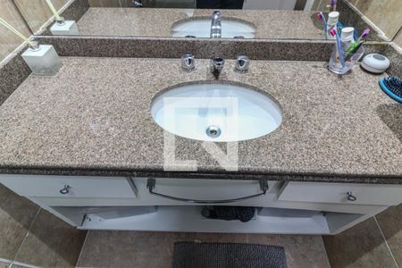 Apartamento à venda com 200m², 4 quartos e 3 vagas Apartamento à venda com 200m², 4 quartos e 3 vagasSuíte 2 - Banheiro