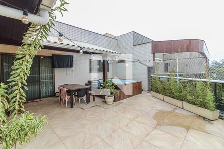 Apartamento à venda com 200m², 4 quartos e 3 vagas Apartamento à venda com 200m², 4 quartos e 3 vagasTerraço