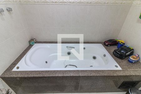 Apartamento à venda com 200m², 4 quartos e 3 vagas Apartamento à venda com 200m², 4 quartos e 3 vagasSuíte 1 - Banheiro