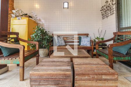 Apartamento à venda com 200m², 4 quartos e 3 vagas Apartamento à venda com 200m², 4 quartos e 3 vagasTerraço