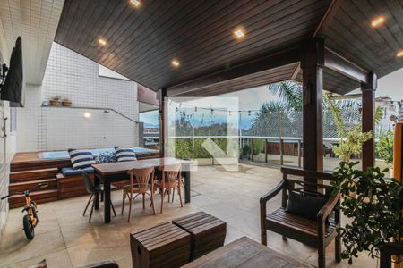 Apartamento à venda com 200m², 4 quartos e 3 vagas Apartamento à venda com 200m², 4 quartos e 3 vagasTerraço