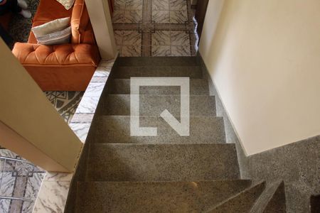 Casa à venda com 120m², 3 quartos e 2 vagasEscada