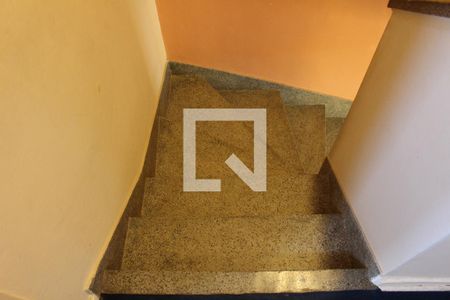 Casa à venda com 120m², 3 quartos e 2 vagasEscada