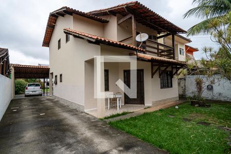 Casa à venda com 220m², 3 quartos e 2 vagas Casa à venda com 220m², 3 quartos e 2 vagasEntrada