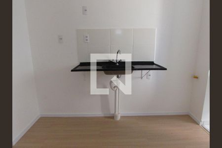 Cozinha de apartamento para alugar com 2 quartos, 42m² em Parque Arariba, São Paulo