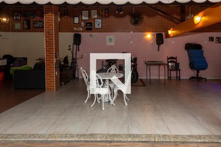 Casa à venda com 438m², 4 quartos e 3 vagas