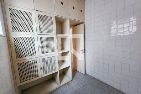 Casa à venda com 630m², 5 quartos e 6 vagasQuarto de Serviço