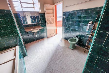 Casa à venda com 630m², 5 quartos e 6 vagasBanheiro Social