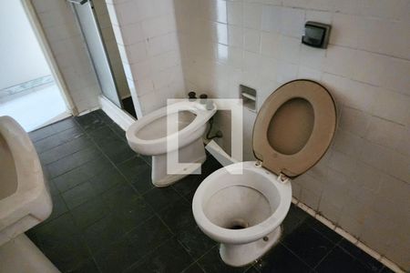 Casa à venda com 630m², 5 quartos e 6 vagasBanheiro da Suíte 1