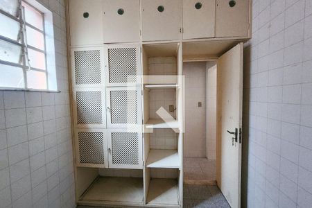 Casa à venda com 630m², 5 quartos e 6 vagasQuarto de Serviço