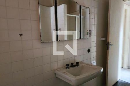 Casa à venda com 630m², 5 quartos e 6 vagasBanheiro da Suíte 1