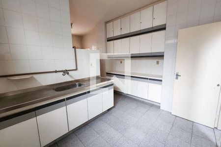 Casa à venda com 630m², 5 quartos e 6 vagasCozinha