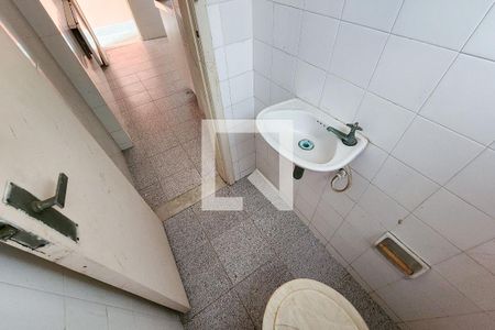 Casa à venda com 630m², 5 quartos e 6 vagasBanheiro de Serviço