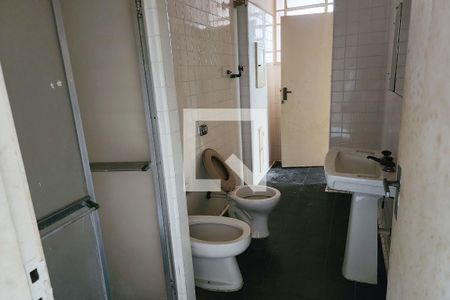 Casa à venda com 630m², 5 quartos e 6 vagasBanheiro da Suíte 1