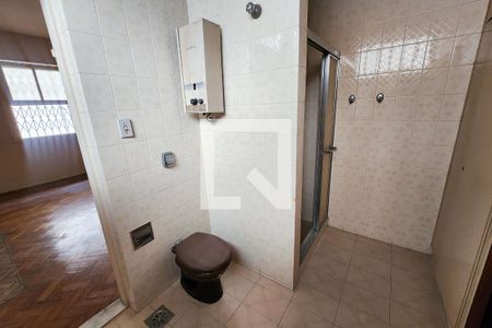 Casa à venda com 630m², 5 quartos e 6 vagasBanheiro da Suíte 2