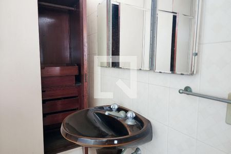 Casa à venda com 630m², 5 quartos e 6 vagasBanheiro da Suíte 2