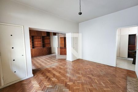 Casa à venda com 630m², 5 quartos e 6 vagasSuíte 2