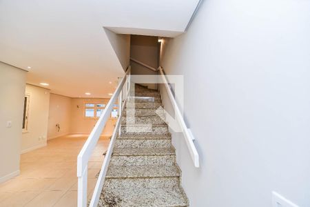 Casa de condomínio à venda com 161m², 3 quartos e 1 vagaEscada