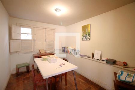 Casa à venda com 350m², 6 quartos e 2 vagasQuarto 1 – Piso térreo