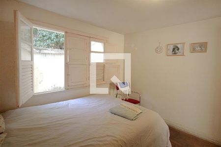 Casa à venda com 350m², 6 quartos e 2 vagasQuarto 1 – Piso térreo