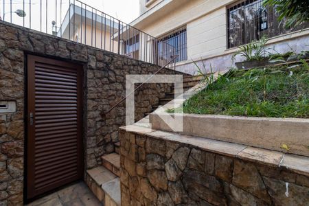 Casa à venda com 380m², 4 quartos e 2 vagasEntrada