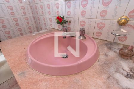 Casa à venda com 380m², 4 quartos e 2 vagasBanheiro 4