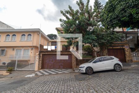 Casa à venda com 380m², 4 quartos e 2 vagasFachada