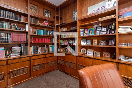 Casa à venda com 380m², 4 quartos e 2 vagasEscritório 2