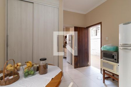 Casa à venda com 380m², 4 quartos e 2 vagasDespensa