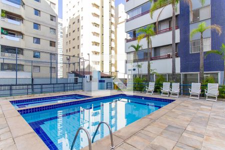 Apartamento à venda com 147m², 3 quartos e 2 vagas Apartamento à venda com 147m², 3 quartos e 2 vagasÁrea comum - Piscina