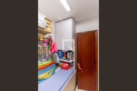 Apartamento à venda com 147m², 3 quartos e 2 vagas Apartamento à venda com 147m², 3 quartos e 2 vagasQuarto de Serviço